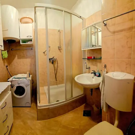 Maja W Privateparking 公寓 *